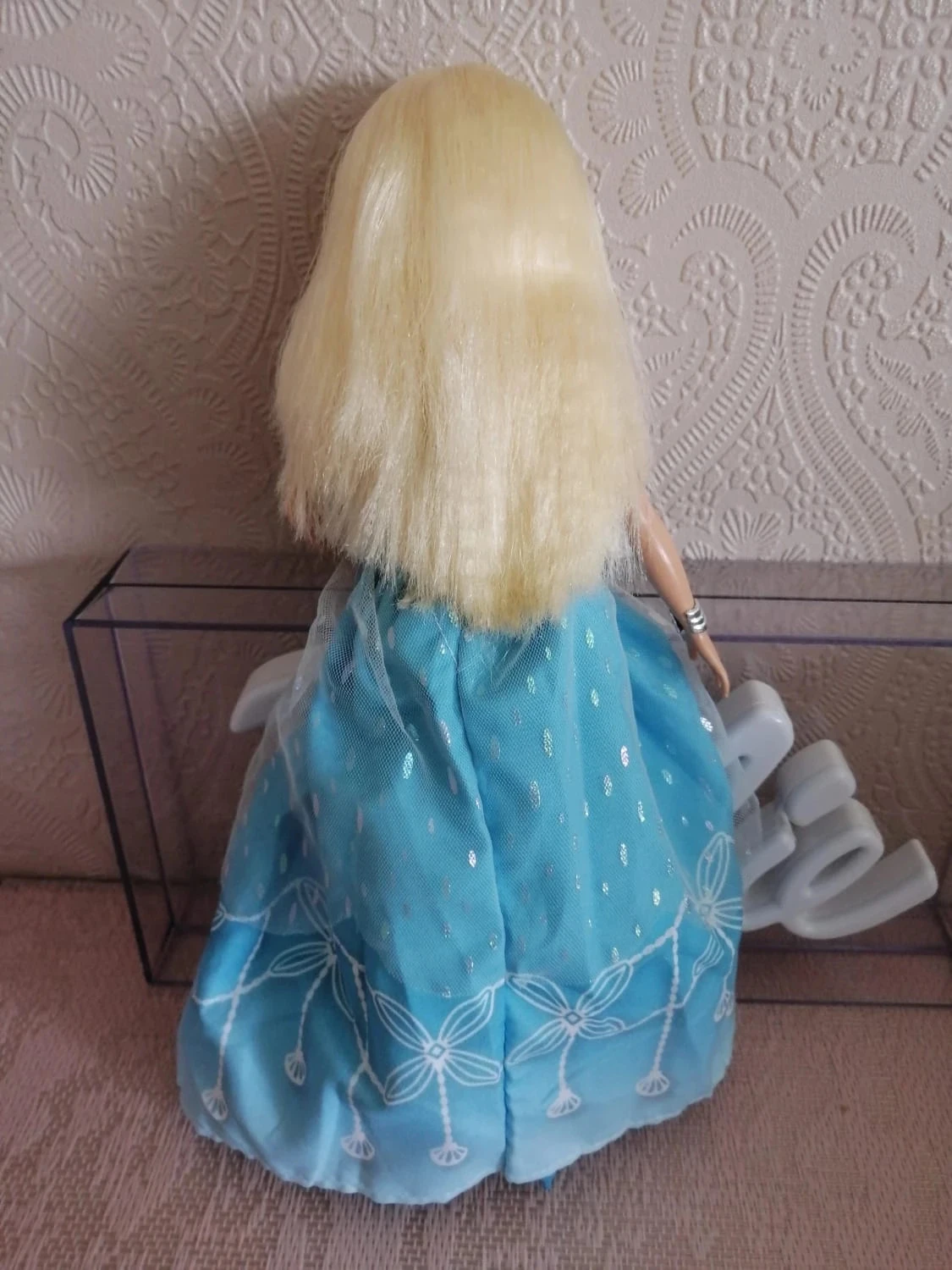 Linda Barbie em um vestido de baile azul – photo 3